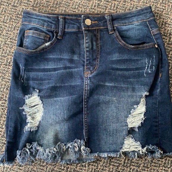 Fashion Nova distressed skirt - Picture 1 of 2